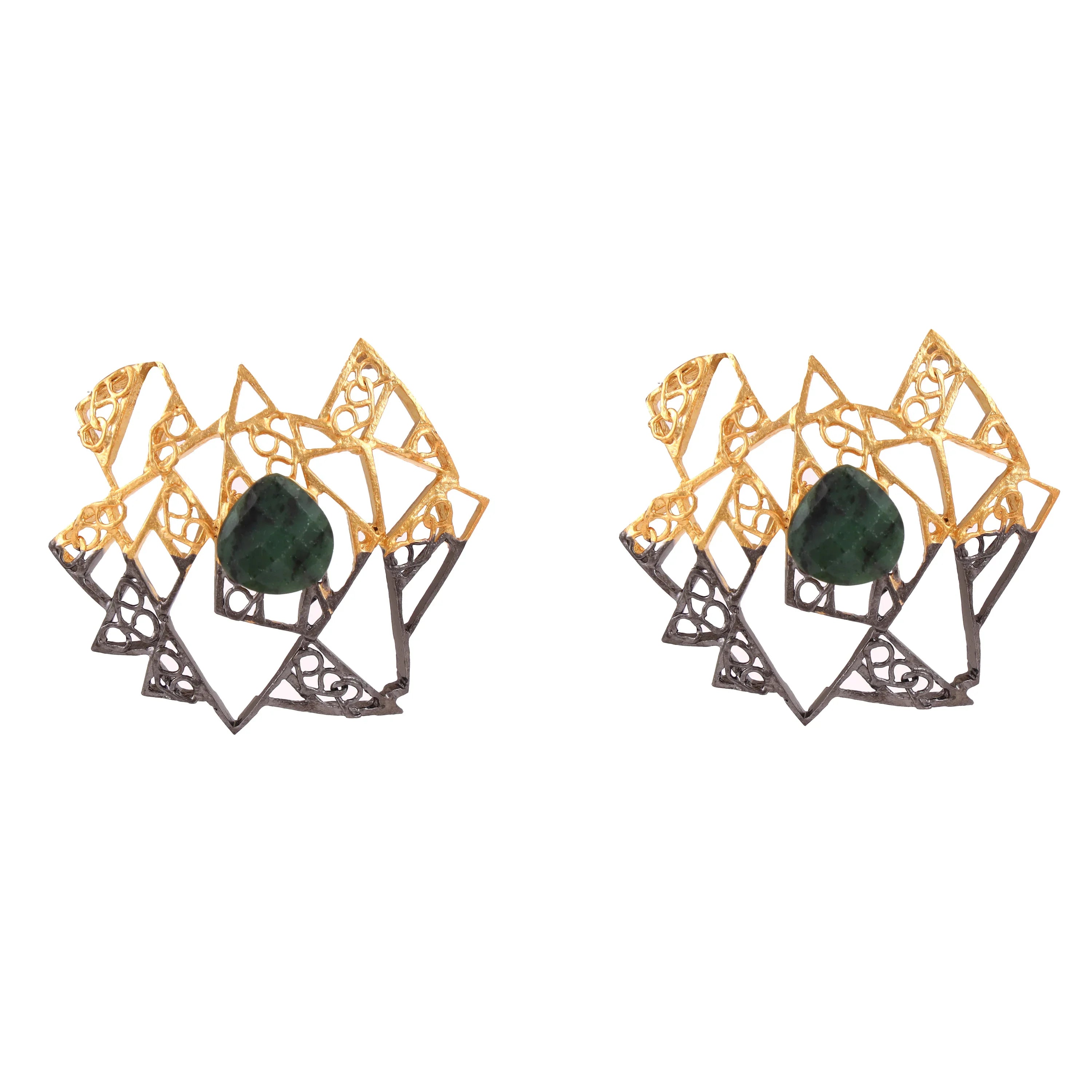 TITILATING TRIANGLE SMALL EARRINGS