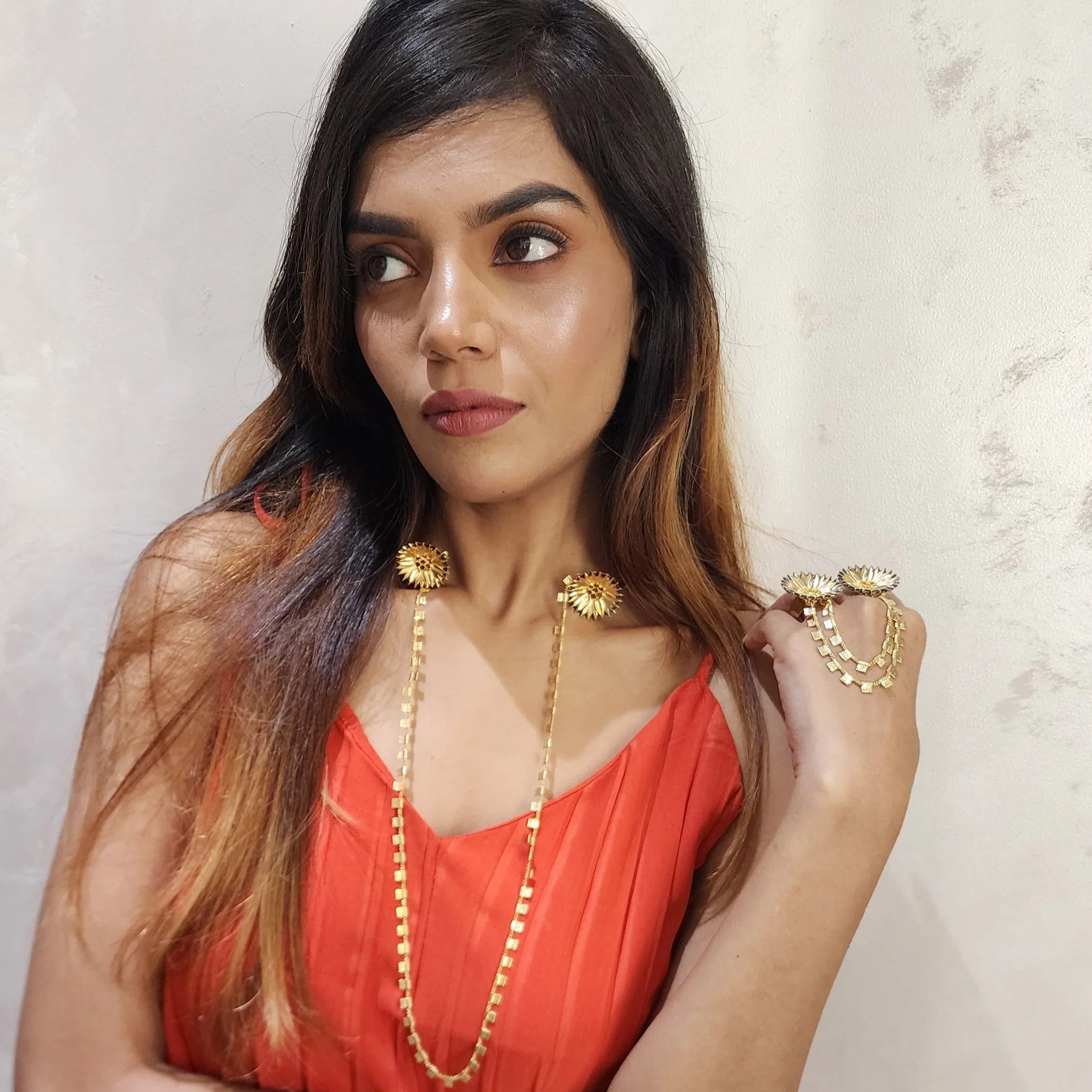 Apropos Accolade Choker