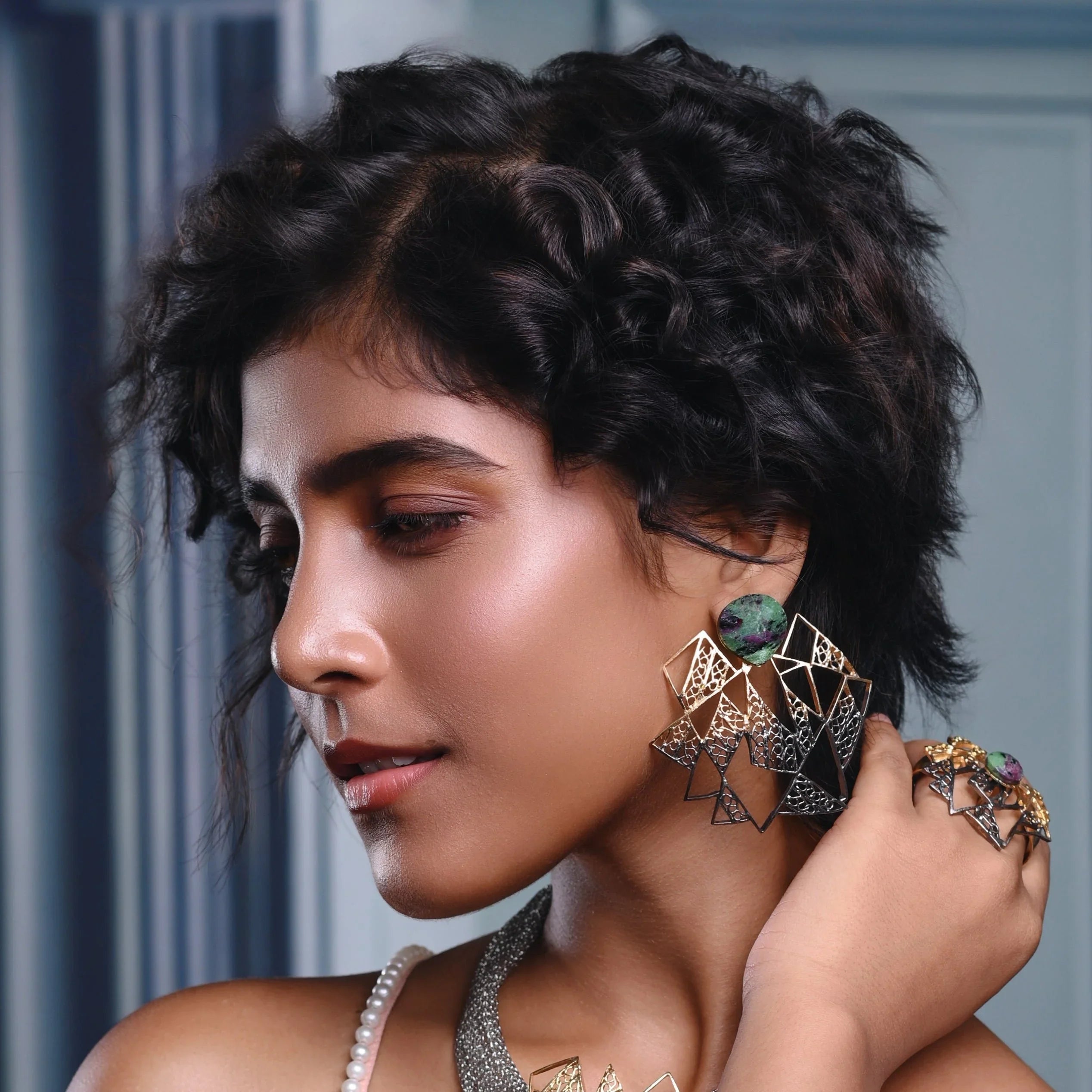 TITILATING TRIANGLE EARRINGS