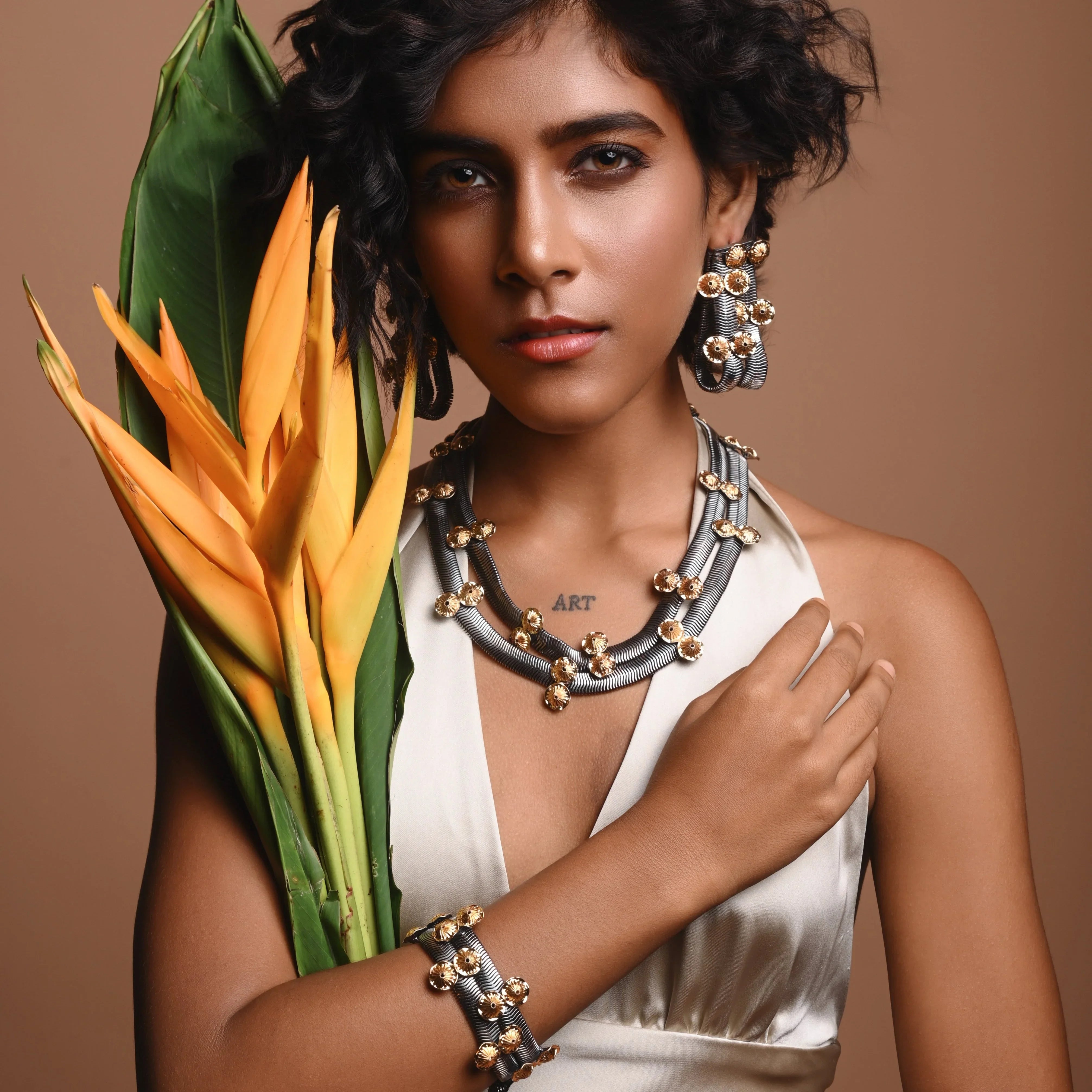 TROPIC AFFAIR BLACK AND GOLD NECKLACE