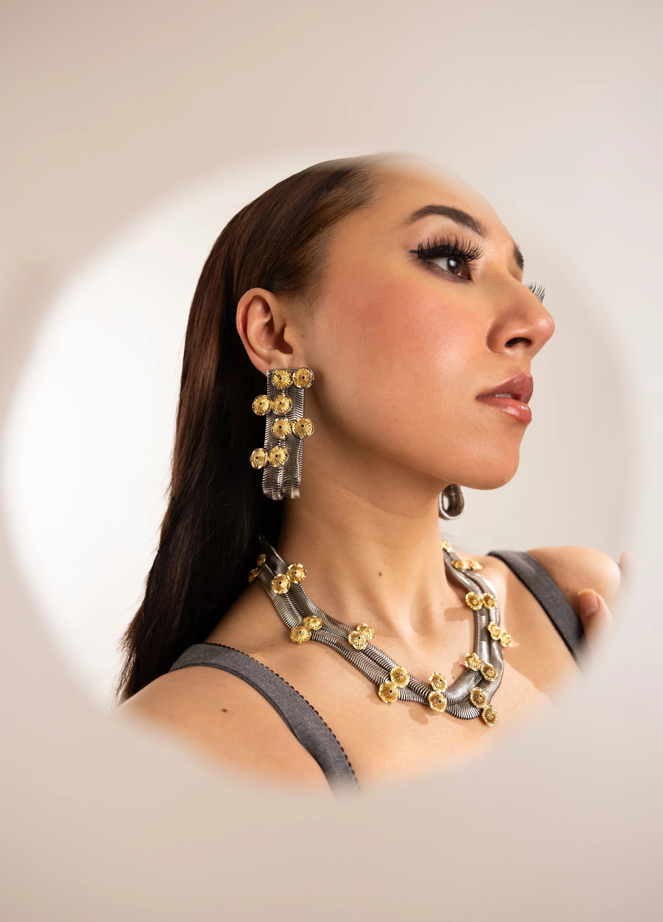 TROPIC AFFAIR BLACK AND GOLD NECKLACE
