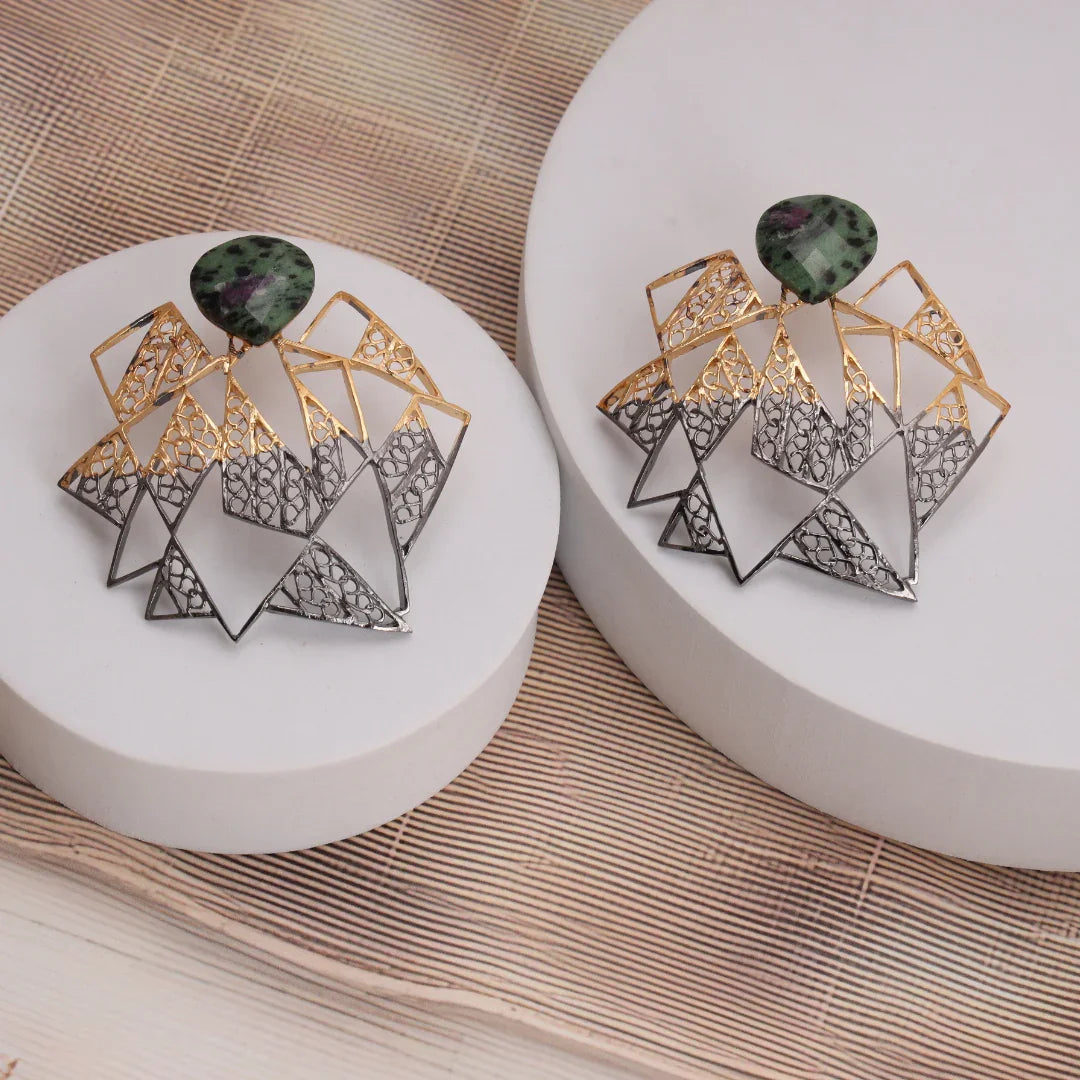 TITILATING TRIANGLE EARRINGS