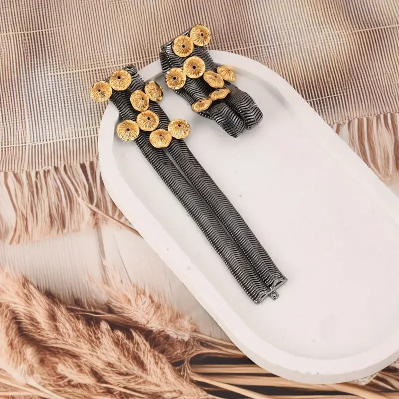 PARADISE DEW  BLACK EARRINGS