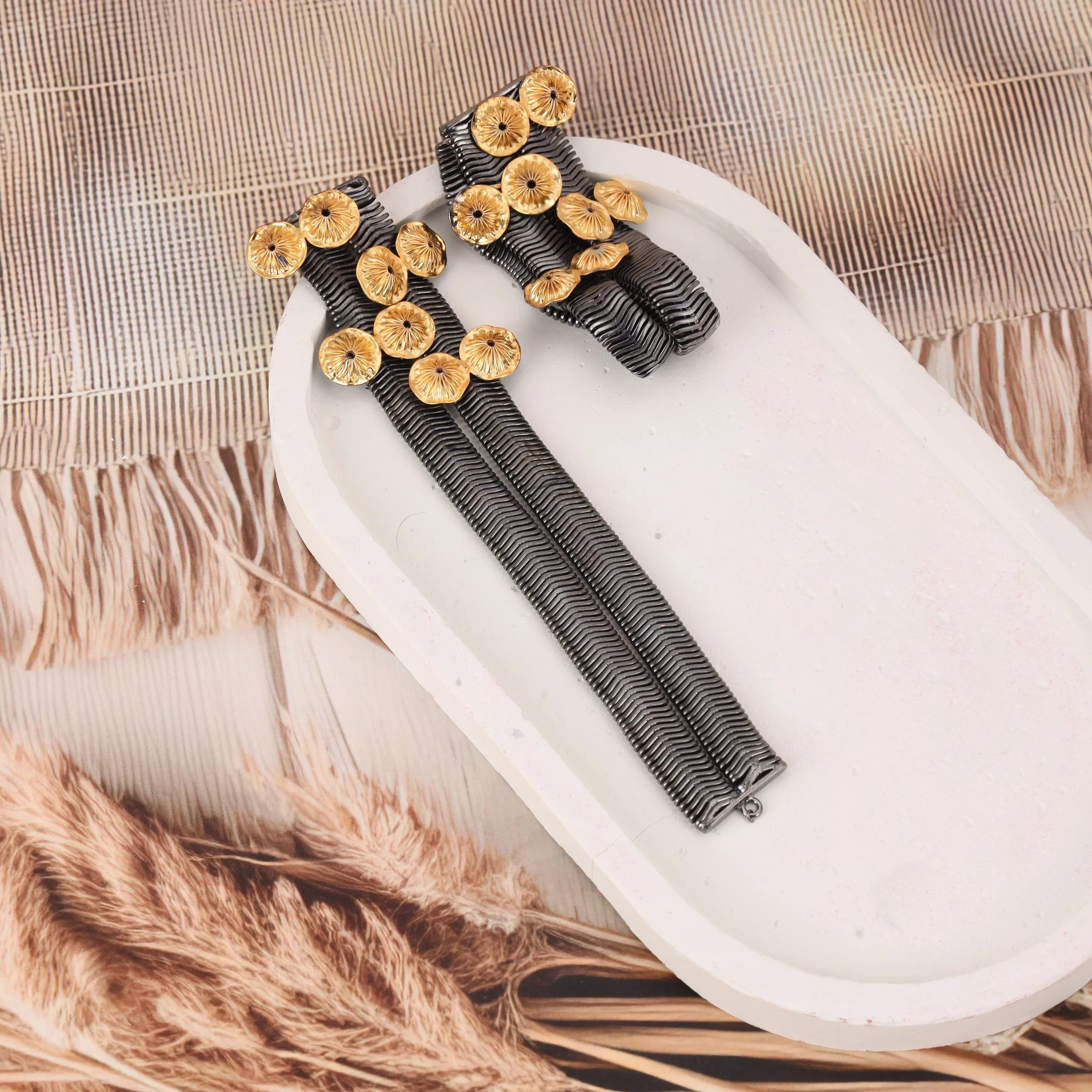 PARADISE DEW  BLACK EARRINGS