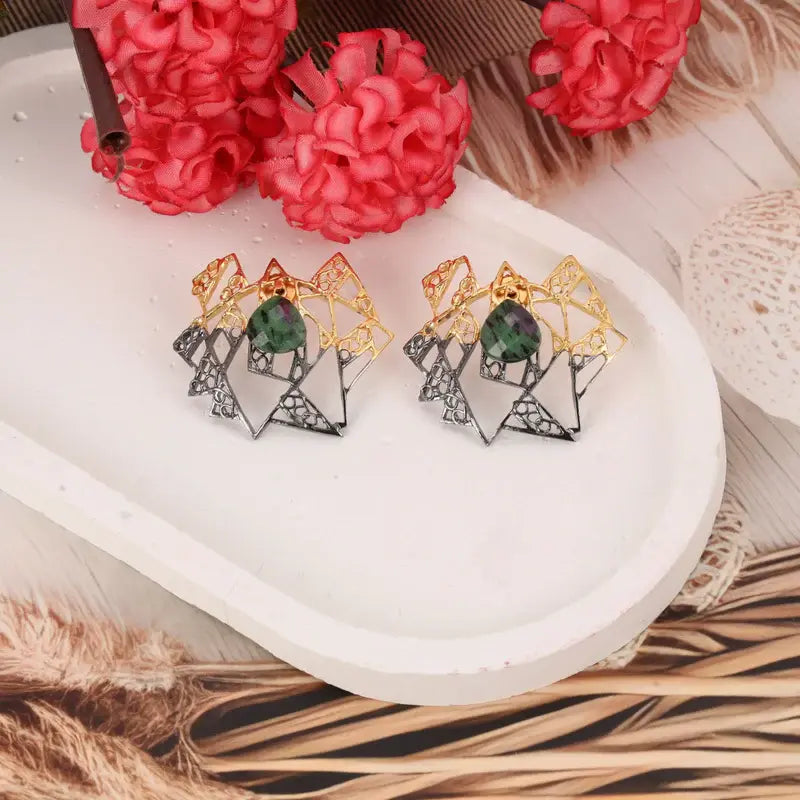 TITILATING TRIANGLE SMALL EARRINGS