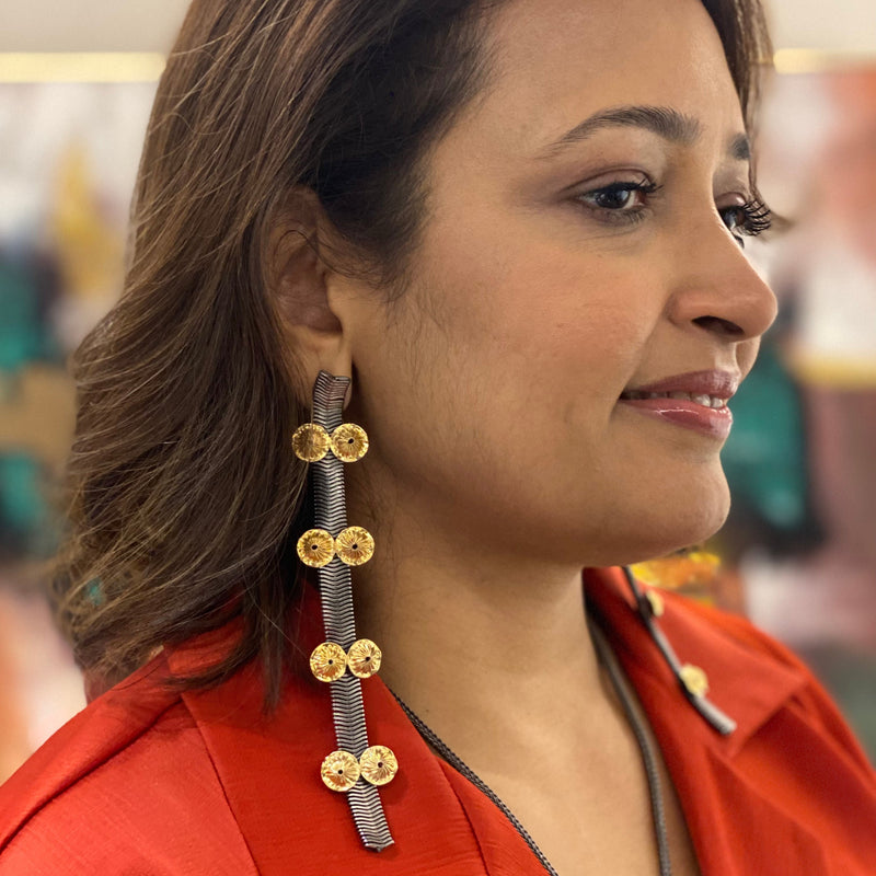 CORAL BLACK ORNATE EARRINGS